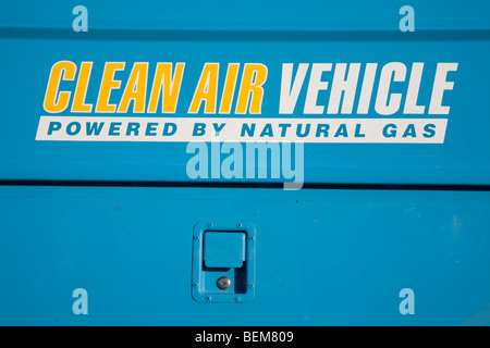 Una chiusura di aria pulita segno del veicolo su un utility truck da PG&E. Cupertino, California, Stati Uniti d'America Foto Stock