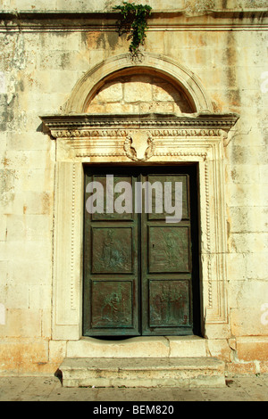 Duomo di Santo Stefano torre campanaria porta in citta di Hvar, Croazia Foto Stock