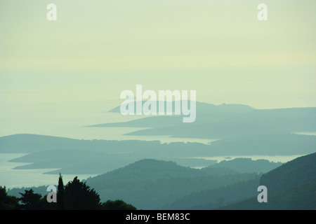 Tramonto su isole Pakleni (Isole Pakleni) visto dall'isola di Hvar, Croazia Foto Stock