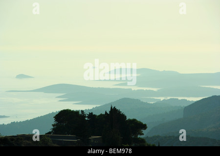 Tramonto su isole Pakleni (Isole Pakleni) visto dall'isola di Hvar, Croazia Foto Stock