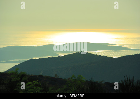 Tramonto su isole Pakleni (Isole Pakleni) visto dall'isola di Hvar, Croazia Foto Stock