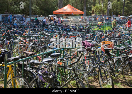 Gratuitamente di un sicuro parcheggio bici area a difficilmente rigorosamente Festival di bluegrass, San Francisco, California, Stati Uniti d'America Foto Stock
