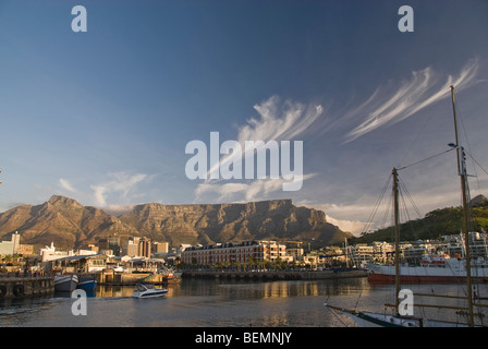 Vista del mare e della Montagna della Tavola. Cape Town, Sud Africa e Africa Foto Stock