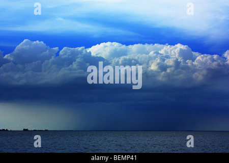 Cumulonimbus, accatastate nube, Mar Baltico, Germania Foto Stock