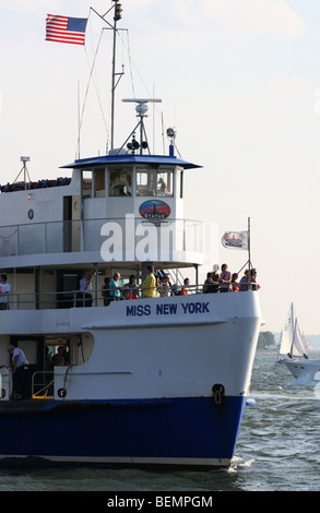 Battery Park traghetto per la Statua della Libertà, Ellis Island. Centro di immigrazione.Miss New York.Boat Ship Island Ferry Foto Stock