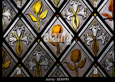 Un esempio di Grisaille in vetro colorato, un mosaico di diamante a forma di piastrelle di smerigliato o di vetro modellato Foto Stock