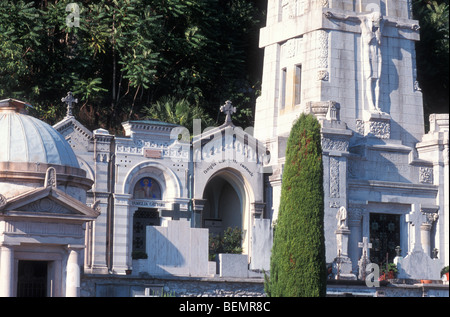 Pompouse Gravesites, cimitero vicino ad Ascona, tombe di famiglia, Ticino, Svizzera Foto Stock