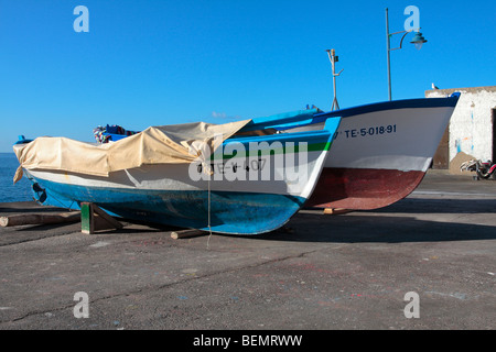 Barche da pesca sulla banchina a Puerto de Santiago Tenerife Canarie Spagna Foto Stock