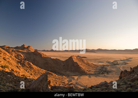 Il paesaggio del deserto al tramonto, Namib Naukluft National Park, Namibia, Africa. Foto Stock