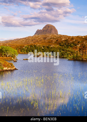 La Scozia, Sutherland, Suilven da Loch Druim Suardalain Foto Stock