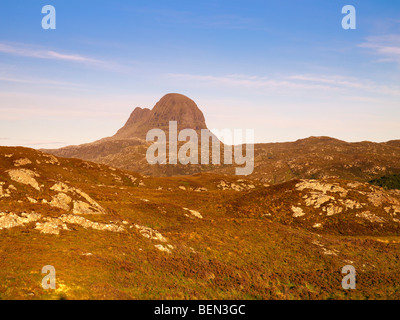 La Scozia, Sutherland, Suilven dal vicino a Lochinver Foto Stock