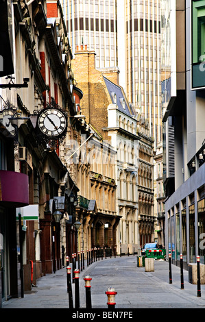 Vecchi e nuovi edifici nella città di Londra Foto Stock