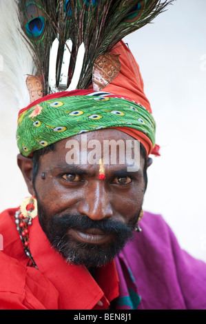 Colorato religiosi indiani mendicante ritratto. Andhra Pradesh, India Foto Stock