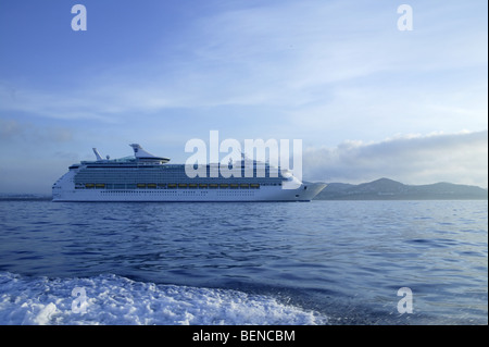 Crociera nell isola di Ibiza, Mediterranea sunrise. Spagna Foto Stock