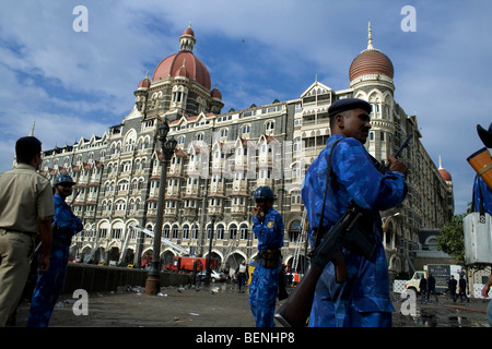 Commandos al Taj Hotel dopo gli attentati terroristici di Mumbai India Maharashtra Foto Stock