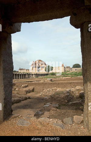 Il tempio di Krishna in parte crollato tempio situato a sud di Hemakuta Hill è stato costruito per celebrare una vittoria militare di Re Foto Stock