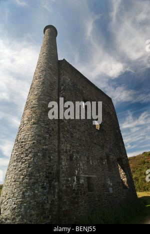 Vecchia miniera casa del motore noto come Wheal Betsy vicino a Tavistock, Devon, Inghilterra, Regno Unito Foto Stock