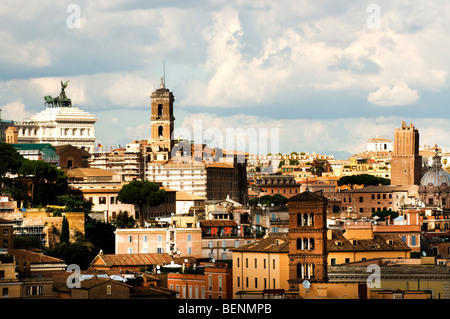 Vista sui tetti di Roma presi dal Parco degli Aranci del punto di vista panoramica Foto Stock