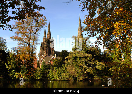 Lichfield Cathedral in autunno, Staffordshire, England, Regno Unito Foto Stock