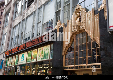 The Brill Building and Colony Store, Broadway, New York City, USA 2009 Foto Stock