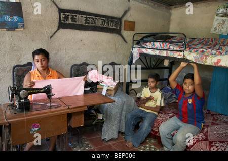 El Salvador la madre e il figlio con HIV Foto Stock