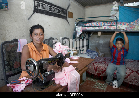 El Salvador la madre e il figlio con HIV Foto Stock