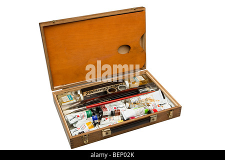 Arte, scatola in legno di vernici a olio, pennelli e la tavolozza dei colori Foto Stock