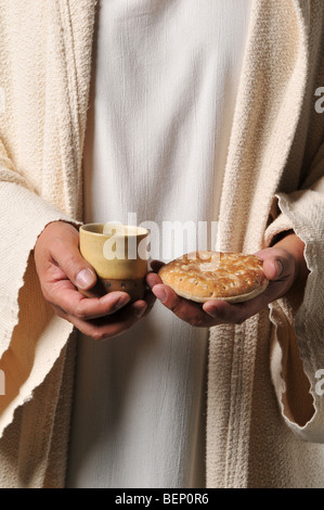 Gesù tenendo un pane e un vino come simbolo di comunione Foto Stock