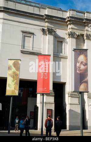 La Sainsbury wing della National Gallery a Trafalgar Square a Londra, in Inghilterra, Regno Unito Foto Stock