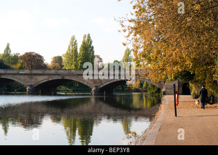 Ponte a serpentina, Hyde Park, London, Westminster SW1 Foto Stock