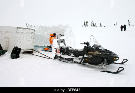 Fotografi a snow blind, sperando di fotografare gli orsi polari in Wapusk National Park in Manitoba, Canada Foto Stock