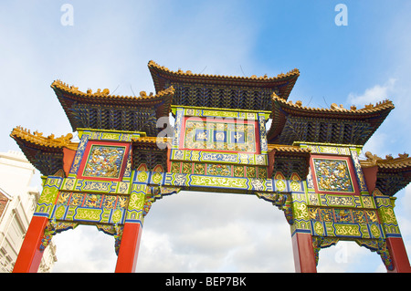 Il centro di Liverpool archway in China Town Foto Stock