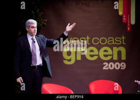 Presentazione Keynote da Andrew Winston, fondatore di Winston Eco-Strategies e autore del recupero di verde e verde e oro. Foto Stock