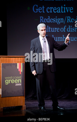 Presentazione Keynote da Andrew Winston, fondatore di Winston Eco-Strategies e autore del recupero di verde e verde e oro. Foto Stock