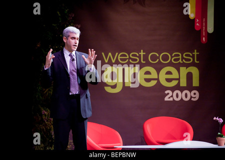 Presentazione Keynote da Andrew Winston, fondatore di Winston Eco-Strategies e autore del recupero di verde e verde e oro. Foto Stock