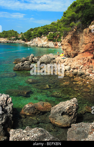 Spiaggia nel villaggio di Jagodna sull'isola di Hvar, Croazia Foto Stock