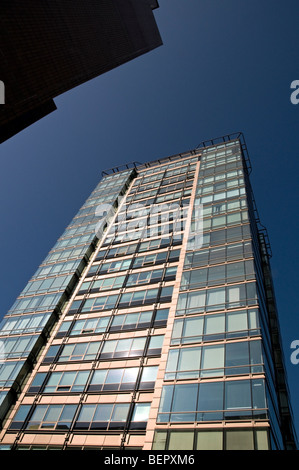 Alto edificio, Vauxhall Bridge, Londra Foto Stock