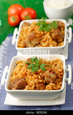 Tagliatelle con spareribs. Ricetta disponibile. Foto Stock