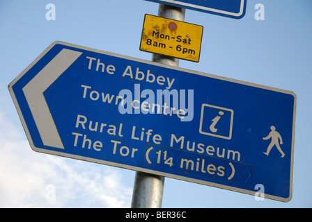 Informazioni turistiche segno, Glastonbury Somerset REGNO UNITO Foto Stock