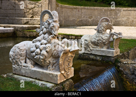 Capricorno fontane del Castello di Hellbrunn giardini, Salisburgo, Austria Foto Stock