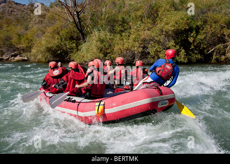 Rafting nel fiume Atuel, Valle Grande, San Rafael, provincia di Mendoza, centrale Ande, Argentina Foto Stock