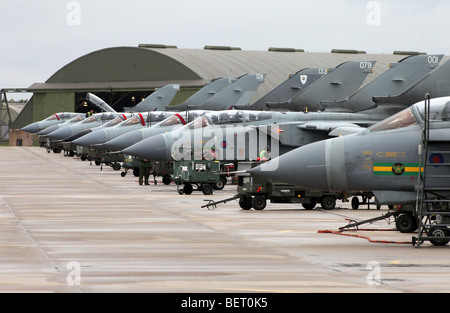 Tornado fighter bomber foderato di aeromobili fino a RAF Lossiemouth airbase nel Morayshire, Scotland, Regno Unito Foto Stock