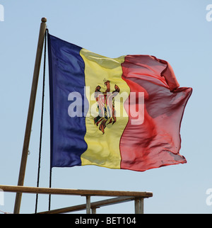 La Repubblica di Moldavia blu giallo e rosso bandiera nazionale Foto Stock
