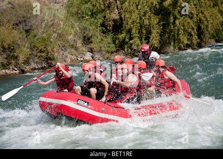 Rafting nel fiume Atuel, Valle Grande, San Rafael, provincia di Mendoza, centrale Ande, Argentina Foto Stock