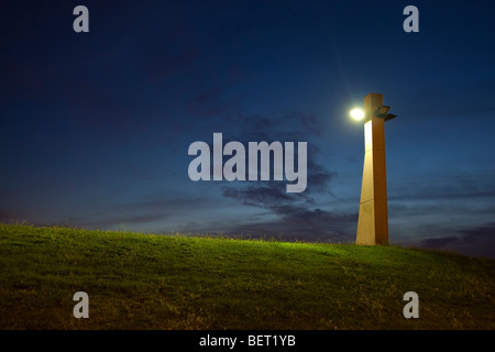 Via la luce sul prato accanto alla pista ciclabile che corre lungo la costa a Povoa de Varzim Foto Stock