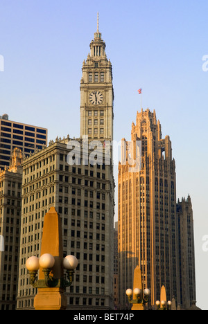 Il Wrigley Building e la Tribune Tower a Chicago, Illinois, Stati Uniti Foto Stock