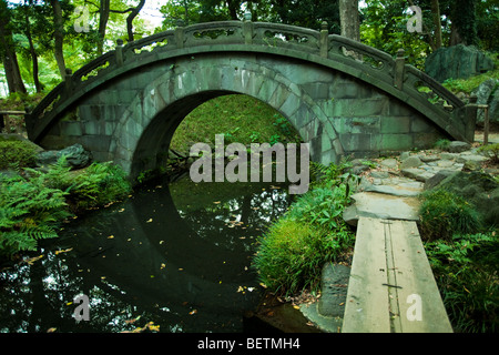 Ponte Engetsukyo a Koishikawa Korakuen Garden Foto Stock