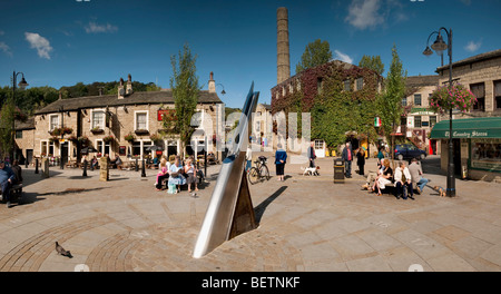 La Yorkshire città di Hebden Bridge sul fiume Calder e Hebden acqua. Foto Stock