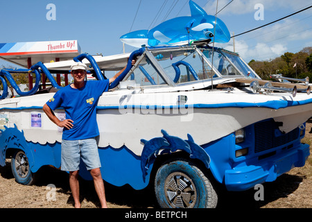 L uomo e la sua vettura divertente, Florida Keys Foto Stock