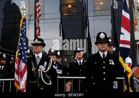 Una delegazione di funzionari di polizia frequentano il 2007 Word Trade Center memoriale di servizio a New York. Foto Stock